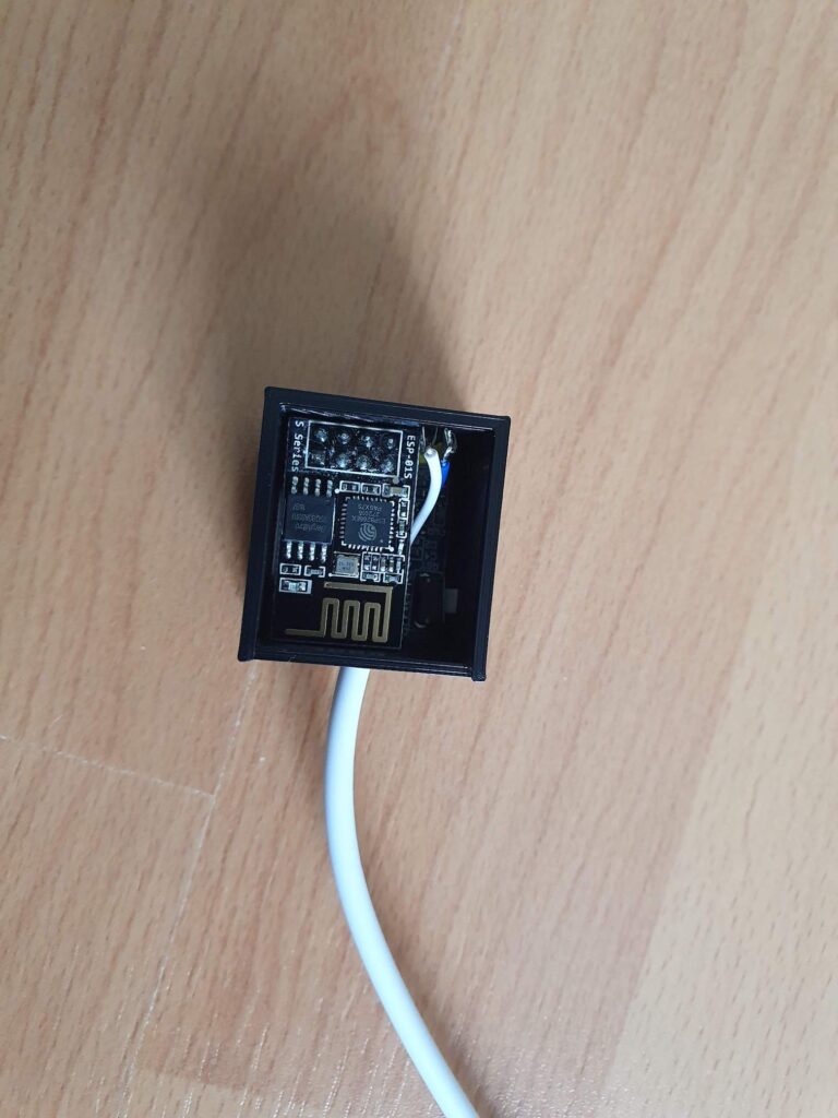 rgbstrip_case_esp-768x1024.jpg